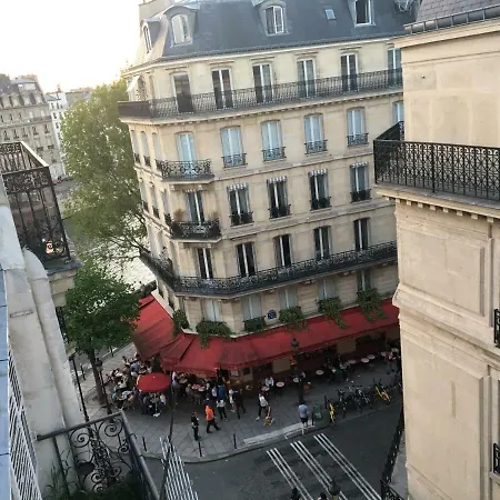 Balconies - Ile Saint-louis Apartment *