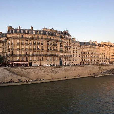 Balconies - Ile Saint-louis Apartment Paris